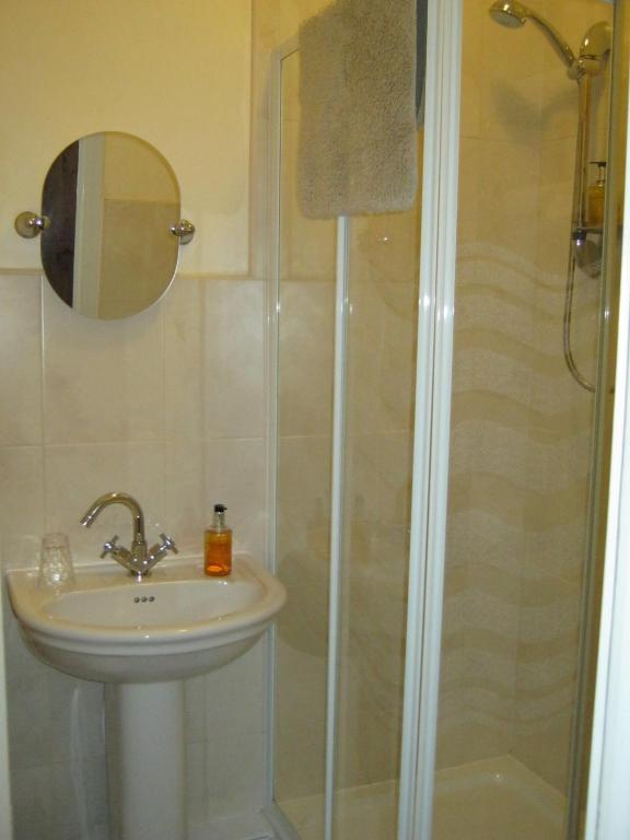 Autumn Leaves Guest House Whitby Room photo